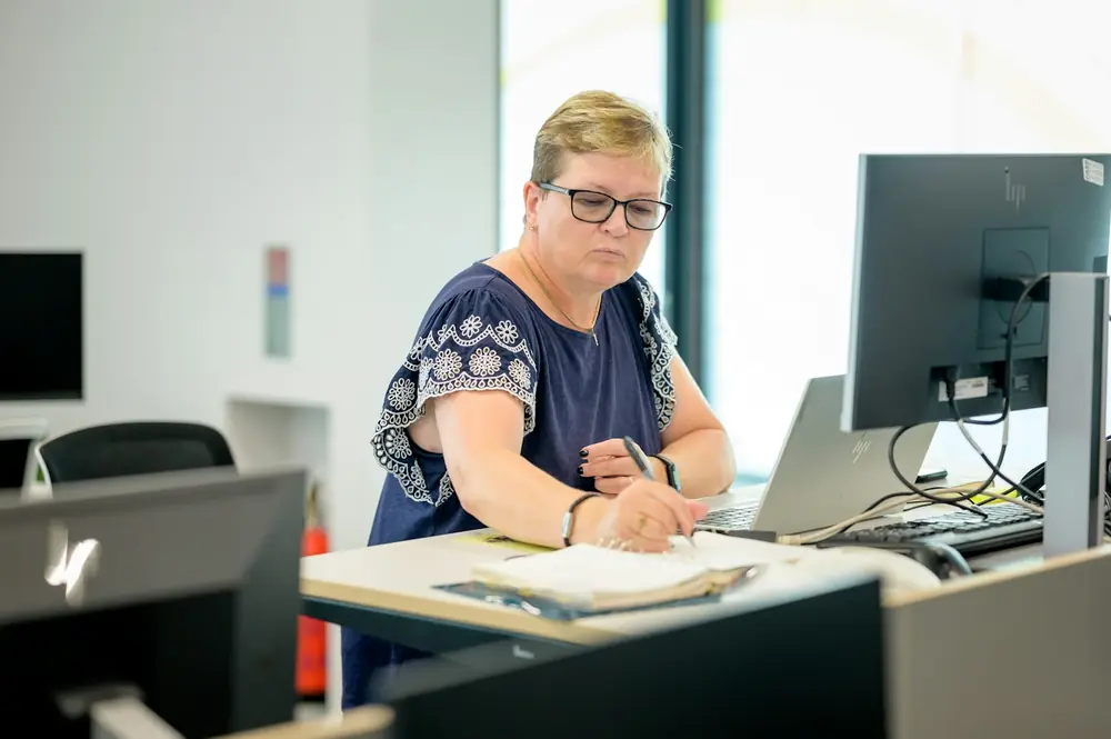 Offshore bookkeeper at work