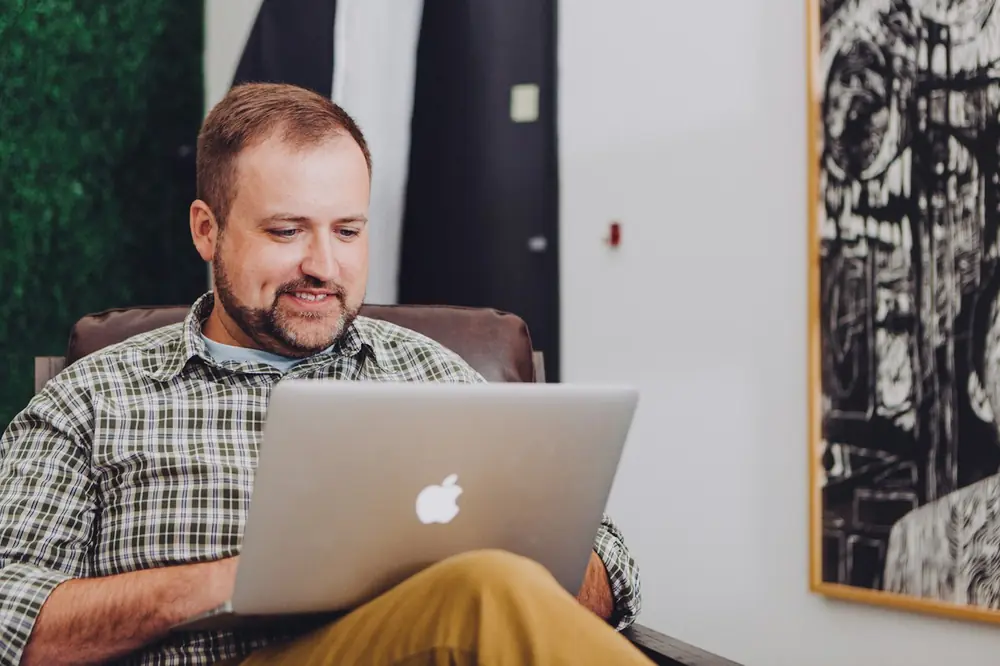 Offshore SEO specialist at work