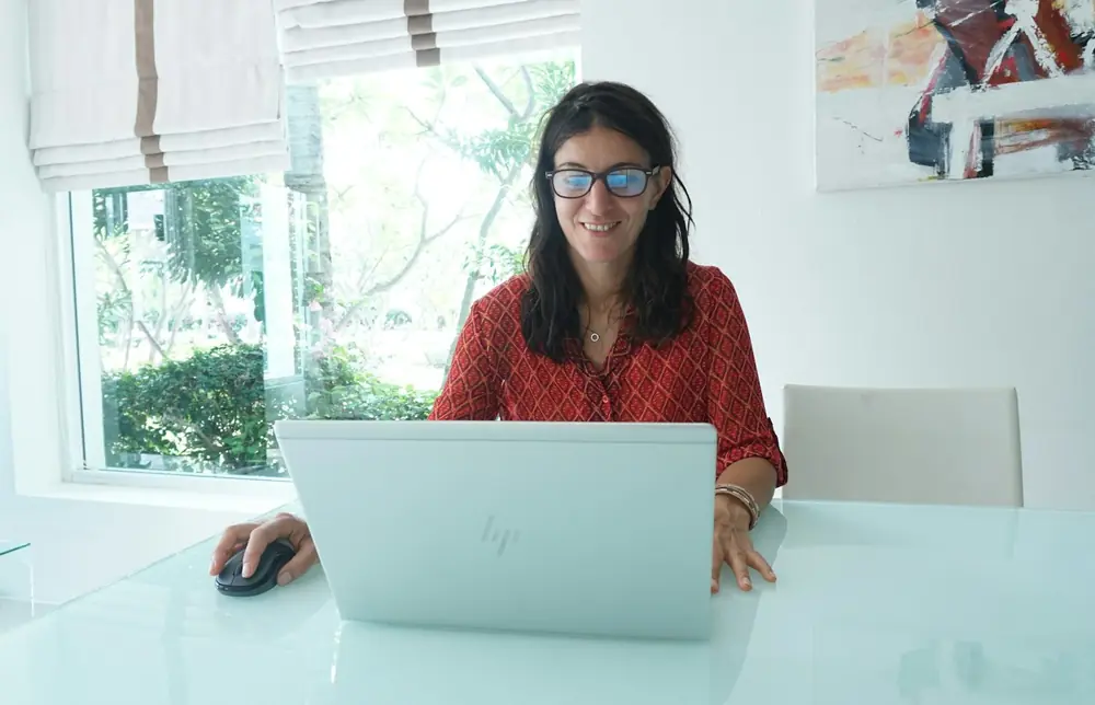 Offshore social media manager at work