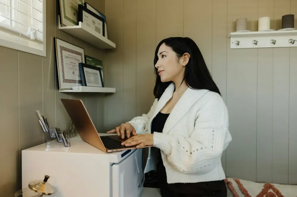 Role Va Offshore virtual assistant at work